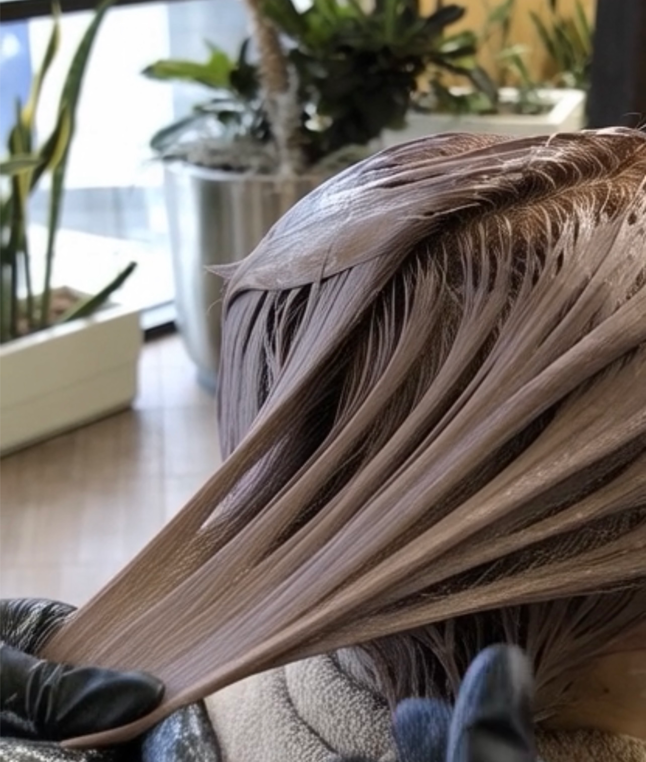 スタイリスト同士が連携して施術を行うオーガニック美容室