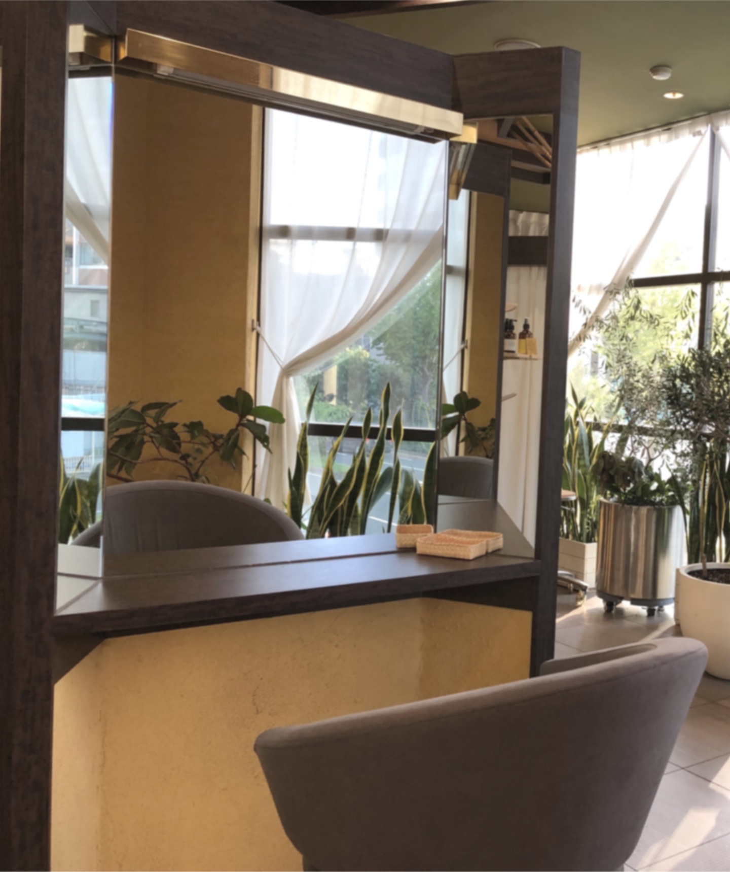 大阪梅田の落ち着いたオーガニック美容室ENGARO店内